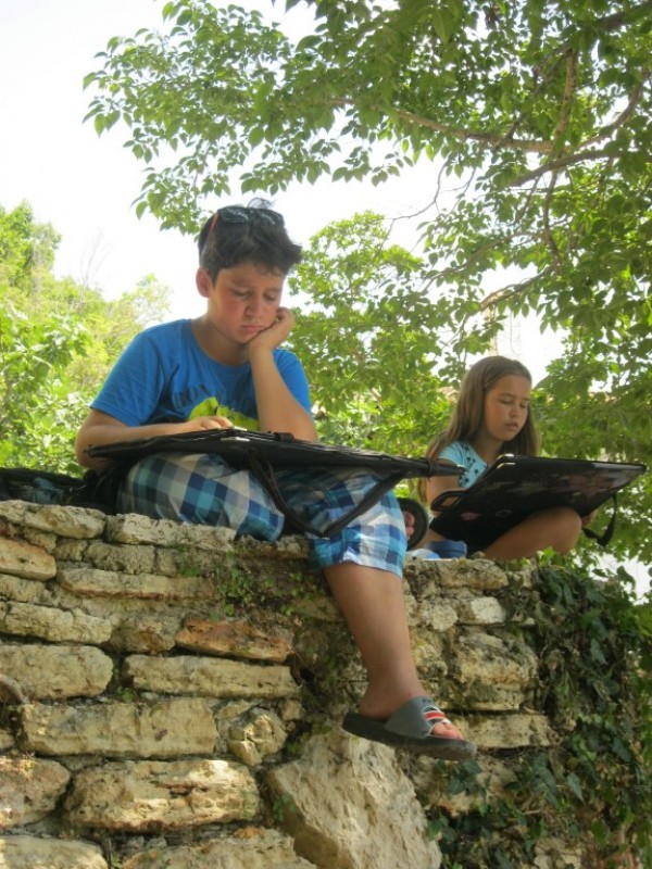 Малките художници от „Арт линия“ се завърнаха от Албена