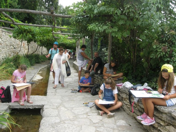 Малките художници от „Арт линия“ се завърнаха от Албена