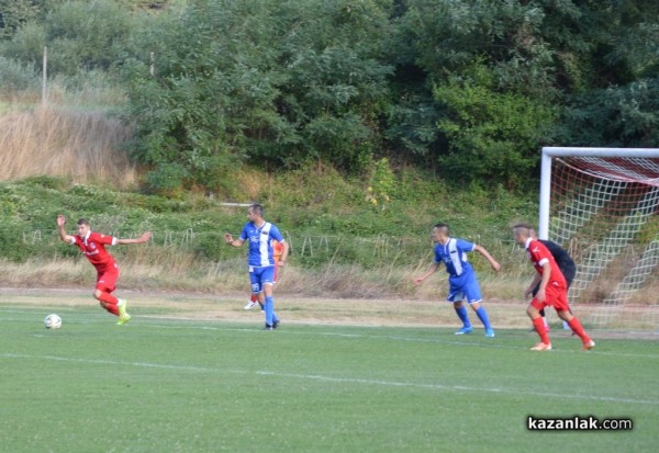 Купа и победа за „Розова долина“ на старта на Трета футболна лига