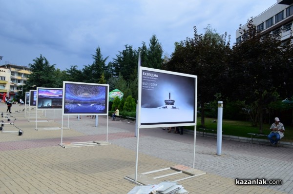 На площад “Севтополис“ подредиха изложбата „Бузлуджа – паметта на времето“
