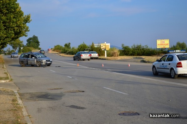 Катастрофа блокира източния изход на Казанлък /видео/