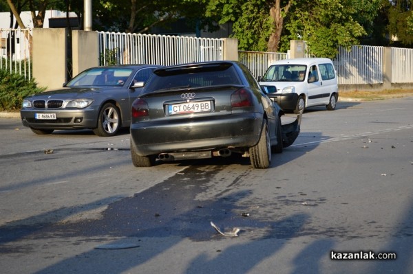 Катастрофа блокира източния изход на Казанлък /видео/