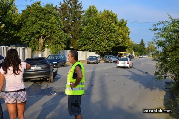 Катастрофа блокира източния изход на Казанлък /видео/
