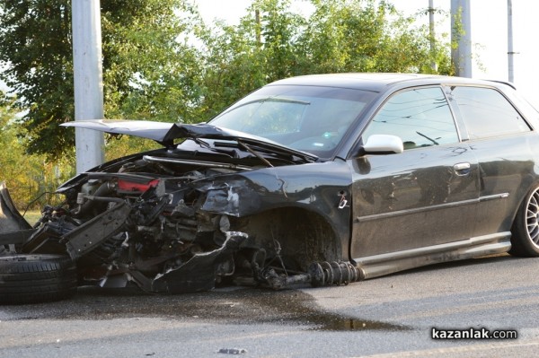Катастрофа блокира източния изход на Казанлък /видео/