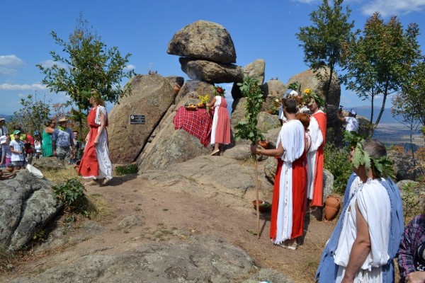 Кметът на Общината се включи в екопохода до Мегалита на село Бузовград