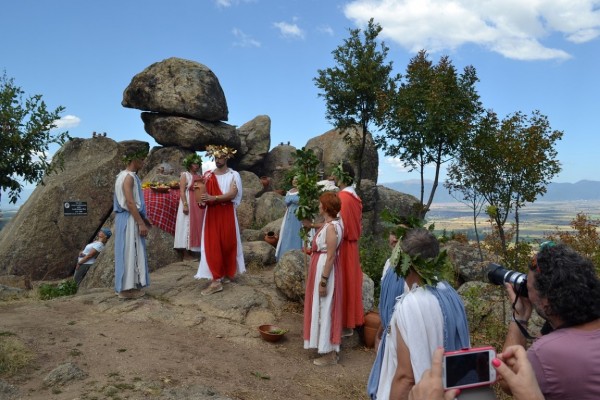 Кметът на Общината се включи в екопохода до Мегалита на село Бузовград