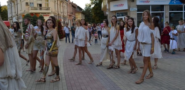 „Траките“ - в бодиарт, моден дизайн и през птичи поглед