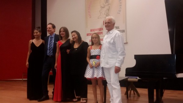  Пианистката Виктория Влахова спечели награда от конкурс в Албена