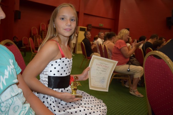  Пианистката Виктория Влахова спечели награда от конкурс в Албена