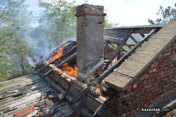 Изгоряха вили в лозята над Лукойл /видео и снимки/