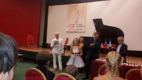  Пианистката Виктория Влахова спечели награда от конкурс в Албена