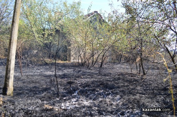 Изгоряха вили в лозята над Лукойл /видео и снимки/