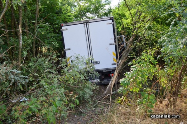 Челна катастрофа на два камиона по пътя за Стара Загора