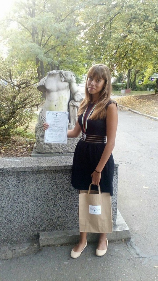  Деница Господинова от школа „Живопис“ с отличие от конкурса „Малък Зограф“