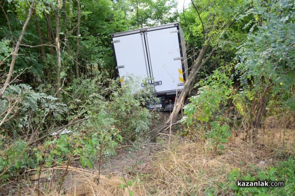 Челна катастрофа на два камиона по пътя за Стара Загора