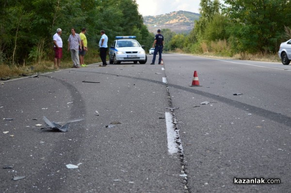 Челна катастрофа на два камиона по пътя за Стара Загора
