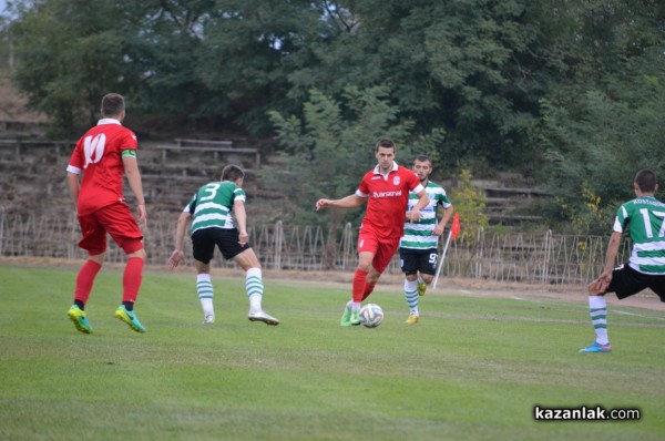  „Розова долина“ максимално затрудни „Черно море“ в един празник на футбола в Казанлък