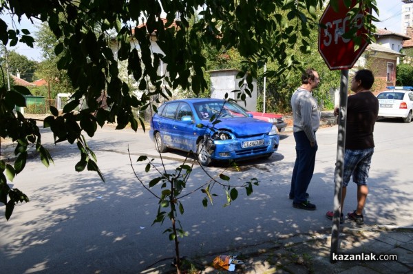 Пътен инцидент близо до казанлъшко училище
