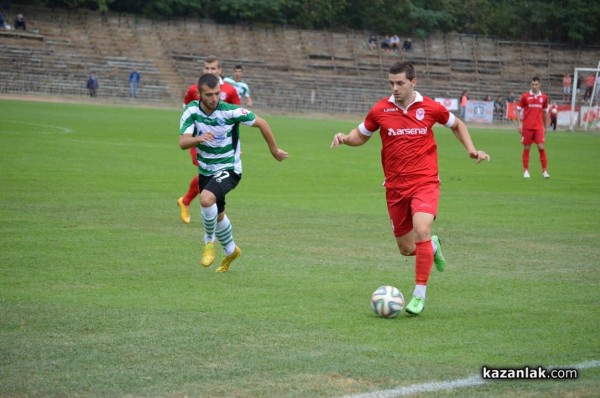  „Розова долина“ максимално затрудни „Черно море“ в един празник на футбола в Казанлък