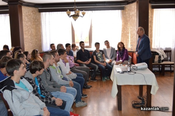 Ученици от ПГ „Иван Хаджиенов“ са впечатлили преподаватели в Дрезден с точност и познания