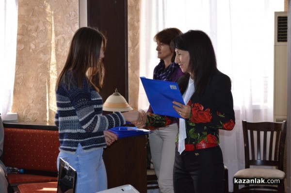 Ученици от ПГ „Иван Хаджиенов“ са впечатлили преподаватели в Дрезден с точност и познания