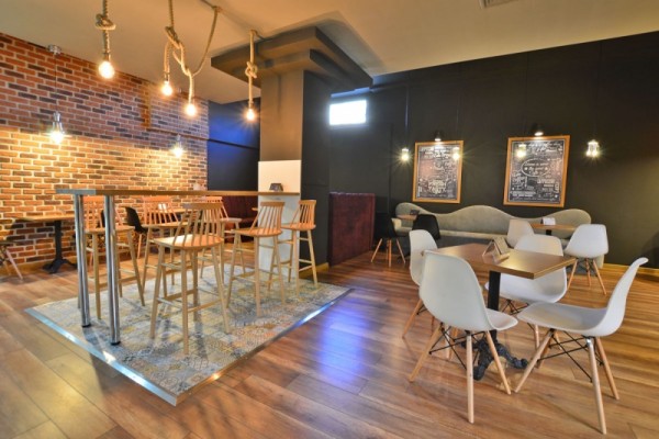 Coffee Place подарява чаша кафе на своите клиенти в понеделник