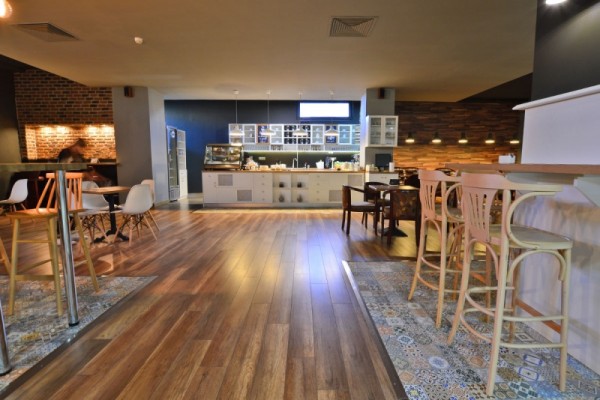 Coffee Place подарява чаша кафе на своите клиенти в понеделник