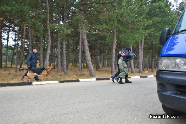 С демонстрация на военни и полицаи започна празника на 61-ва Механизирана бригада /видео/