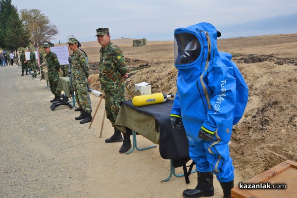 С демонстрация на военни и полицаи започна празника на 61-ва Механизирана бригада /видео/