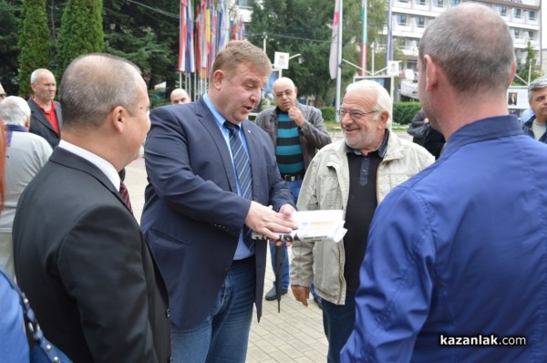 Кр. Каракачанов: Въпросът не е в правомощията на институцията, а в това кой е президентът!