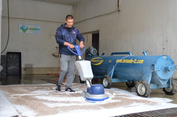 Нано продукт АНТИДЪЖД от Автомивка “ФРЕШ“ ви спестява есенните автомивки за 3 месеца!