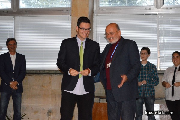 Ученичка от ПГ по транспорт стана кмет на Казанлък /видео/