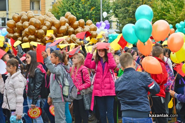 Флашмоб “Спри-преминава дете!“