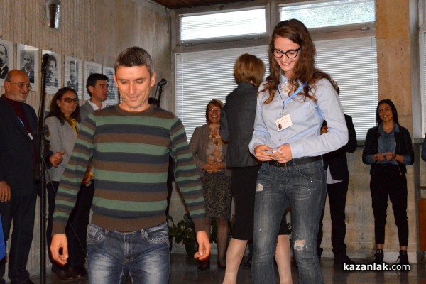 Ученичка от ПГ по транспорт стана кмет на Казанлък /видео/