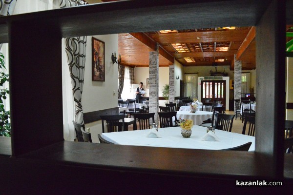 Камък и дърво – новата есенна премяна на ресторант „Ориент“