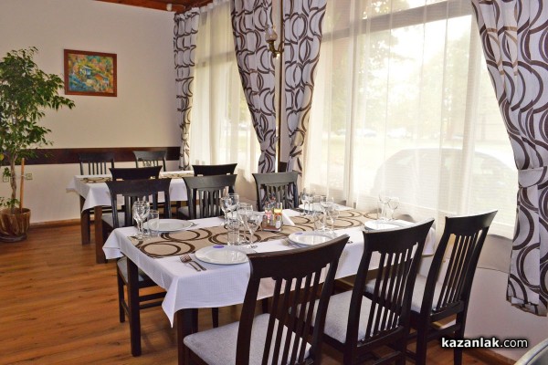 Камък и дърво – новата есенна премяна на ресторант „Ориент“