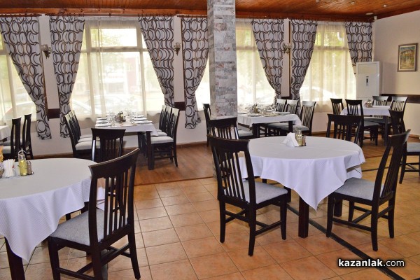 Камък и дърво – новата есенна премяна на ресторант „Ориент“