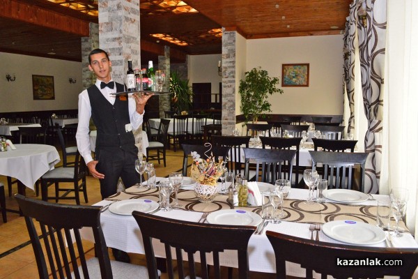 Камък и дърво – новата есенна премяна на ресторант „Ориент“