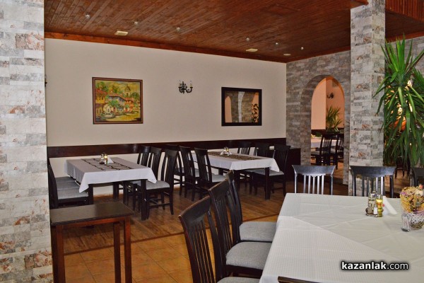 Камък и дърво – новата есенна премяна на ресторант „Ориент“