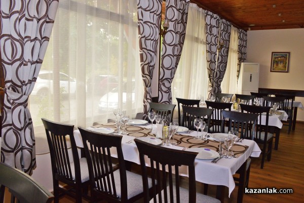 Камък и дърво – новата есенна премяна на ресторант „Ориент“