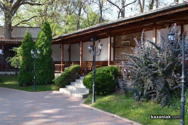 Камък и дърво – новата есенна премяна на ресторант „Ориент“