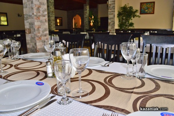 Камък и дърво – новата есенна премяна на ресторант „Ориент“