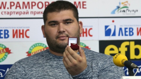 Радостин Тодоров и Ружди Ружди получиха наградите си за треньор и състезател №1 на септември