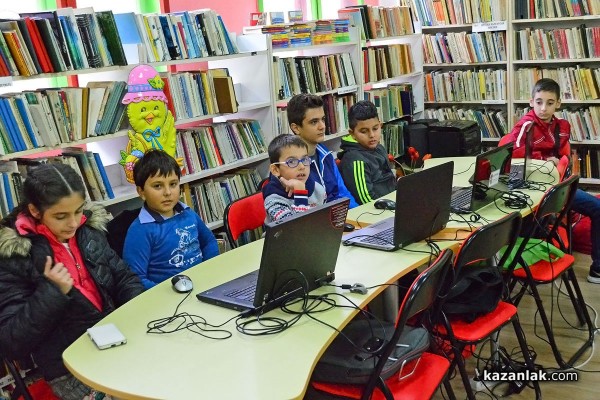 Деца от Казанлък управляваха робота Финч