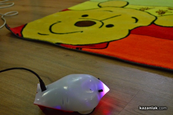 Деца от Казанлък управляваха робота Финч