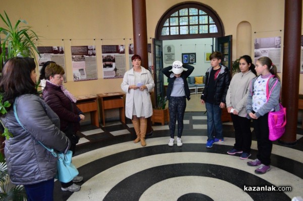 В Библиотеката откриха изложба  представяща будителите от Казанлък