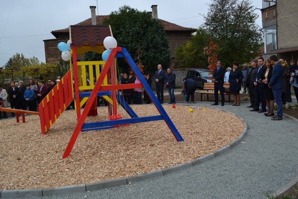 На Димитровден Кметът откри 3 нови придобивки за казанлъчани