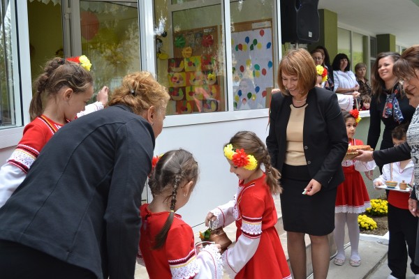 На Димитровден Кметът откри 3 нови придобивки за казанлъчани