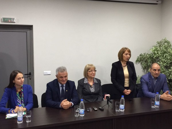 Цецка Цачева в Казанлък: Ще настоявам да има равни условия за едрия и средния бизнес