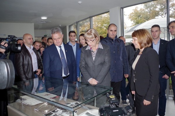 Цецка Цачева в Казанлък: Ще настоявам да има равни условия за едрия и средния бизнес